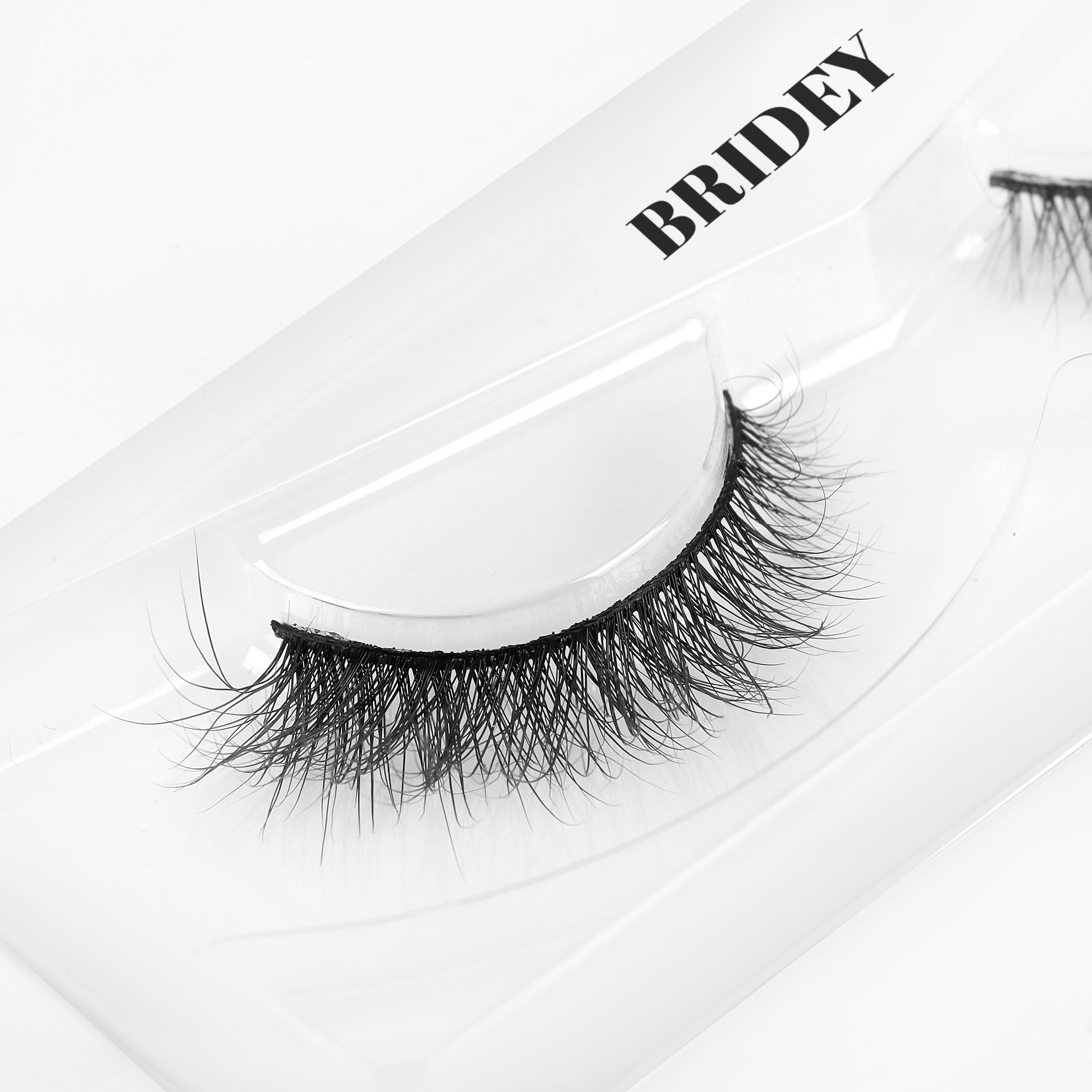NATURAL LUXE EYELASHES