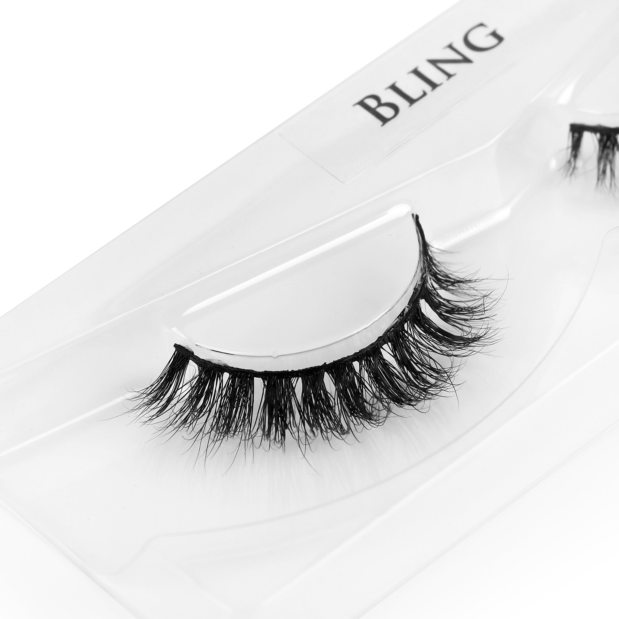 NATURAL LUXE EYELASHES