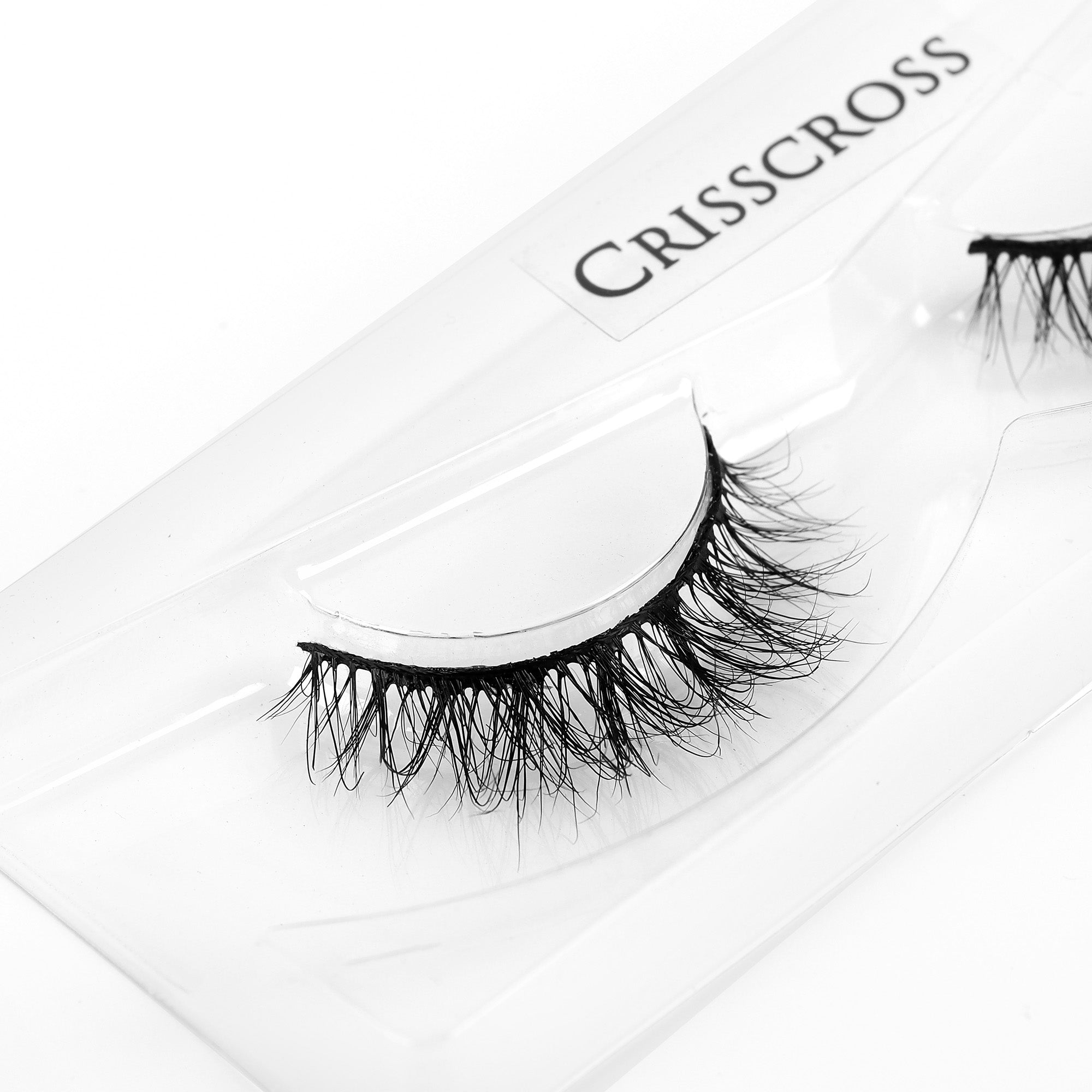 NATURAL LUXE EYELASHES