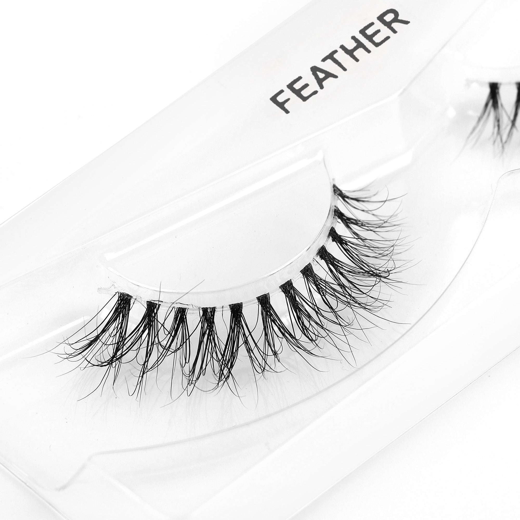 NATURAL LUXE EYELASHES