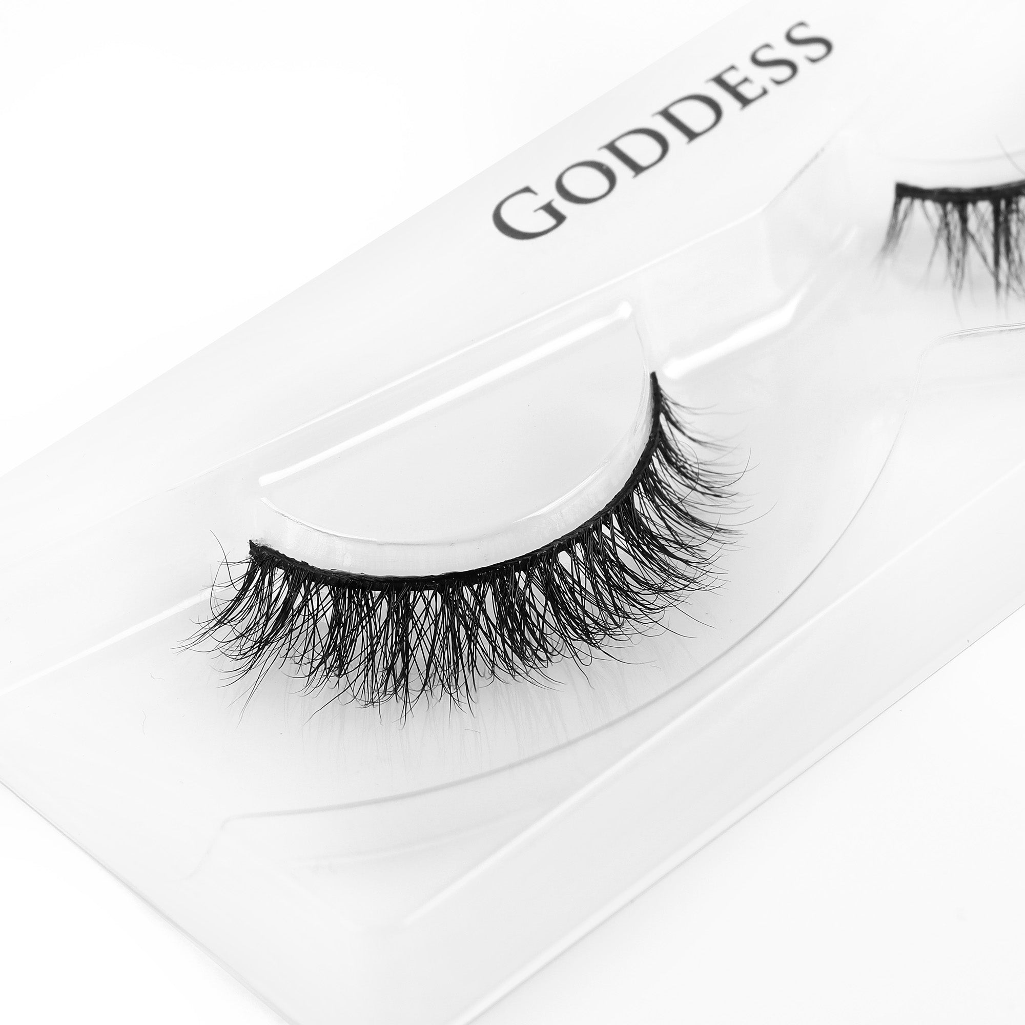 NATURAL LUXE EYELASHES