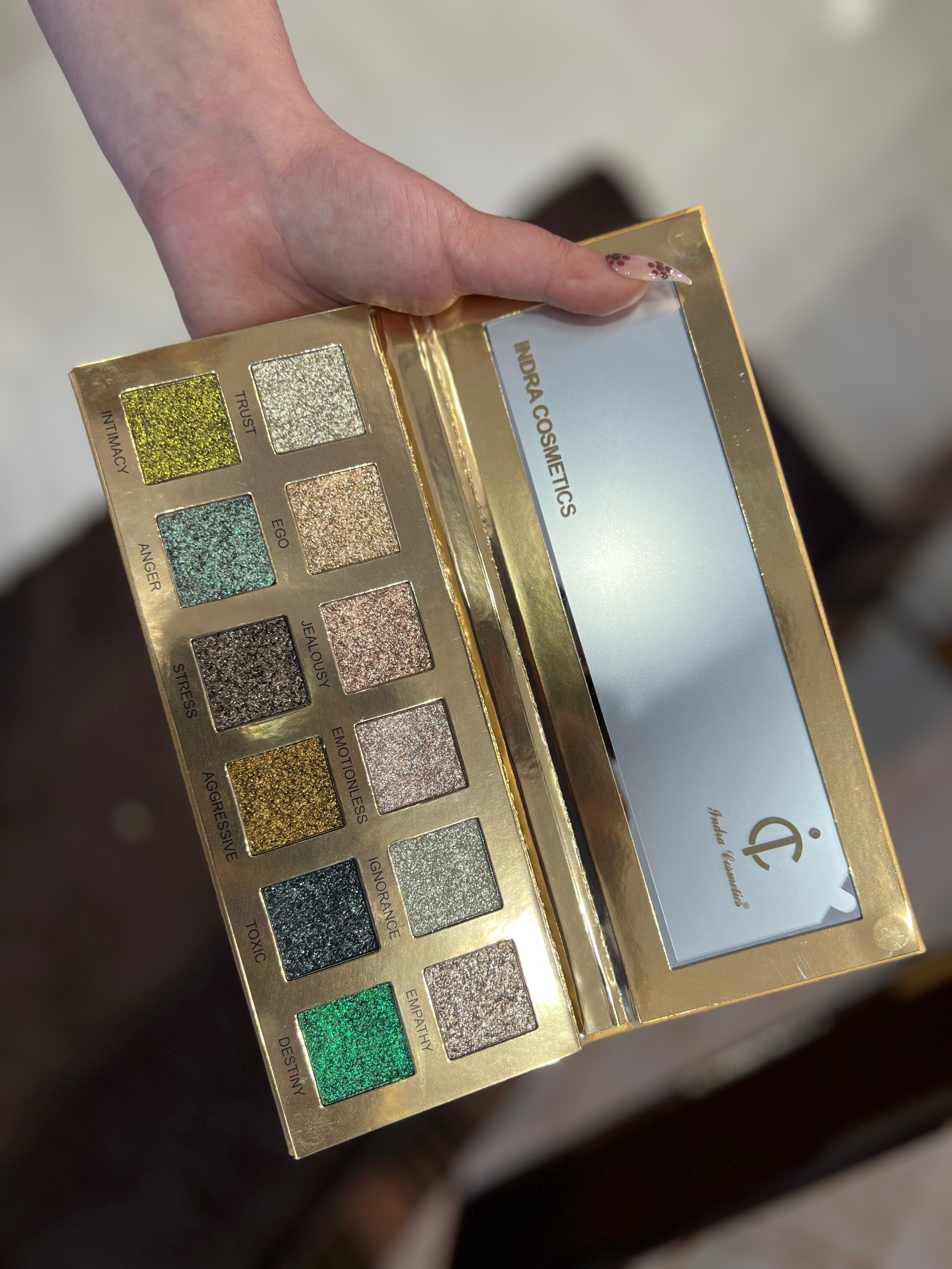 CONTROVERSY EYE PALETTE