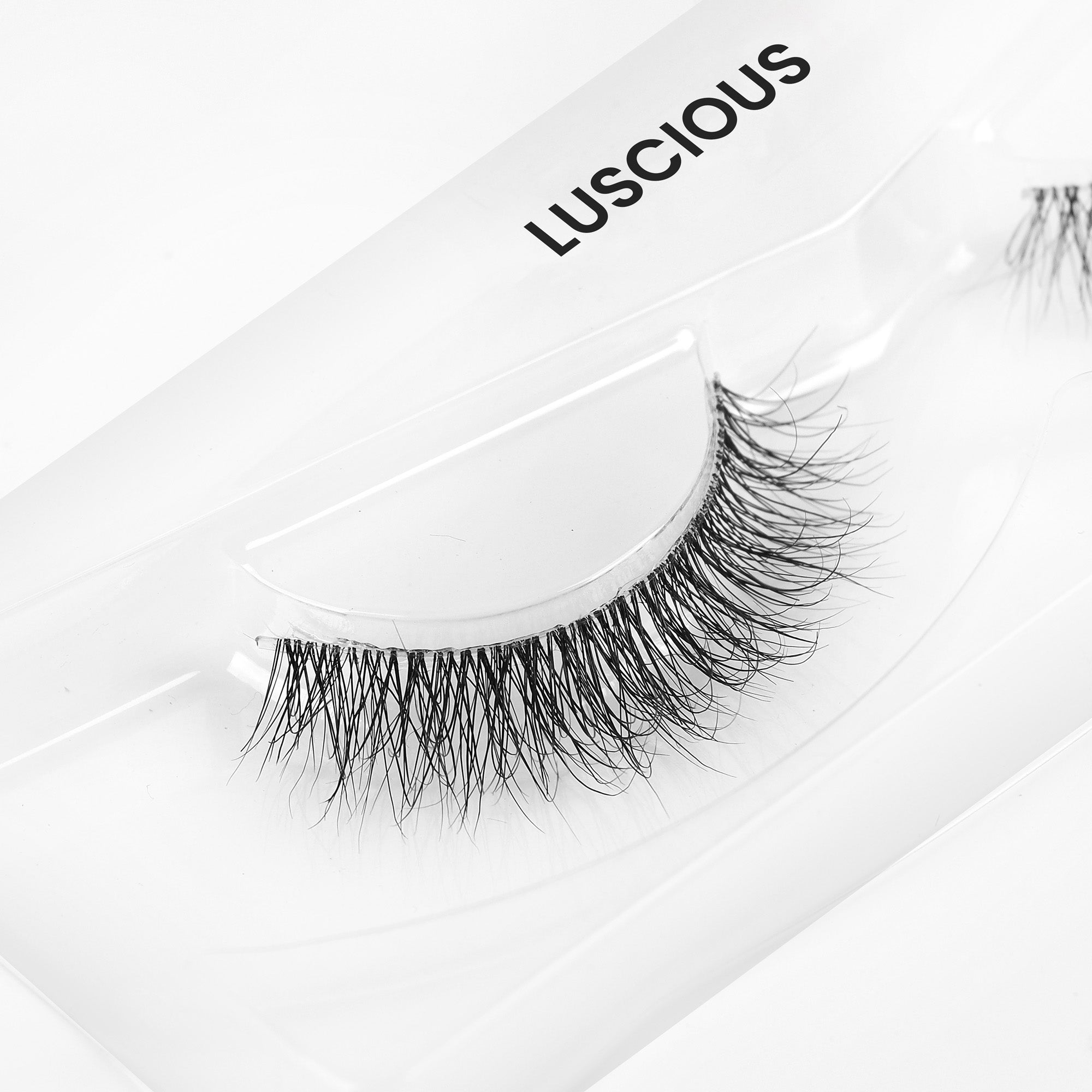 NATURAL LUXE EYELASHES