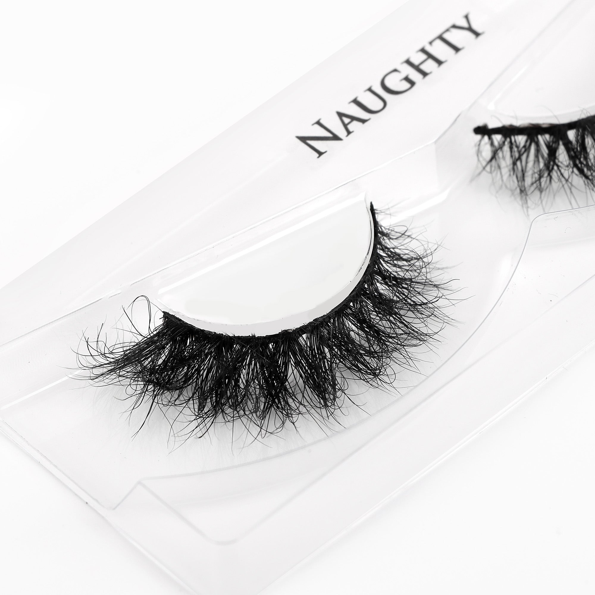 NATURAL LUXE EYELASHES