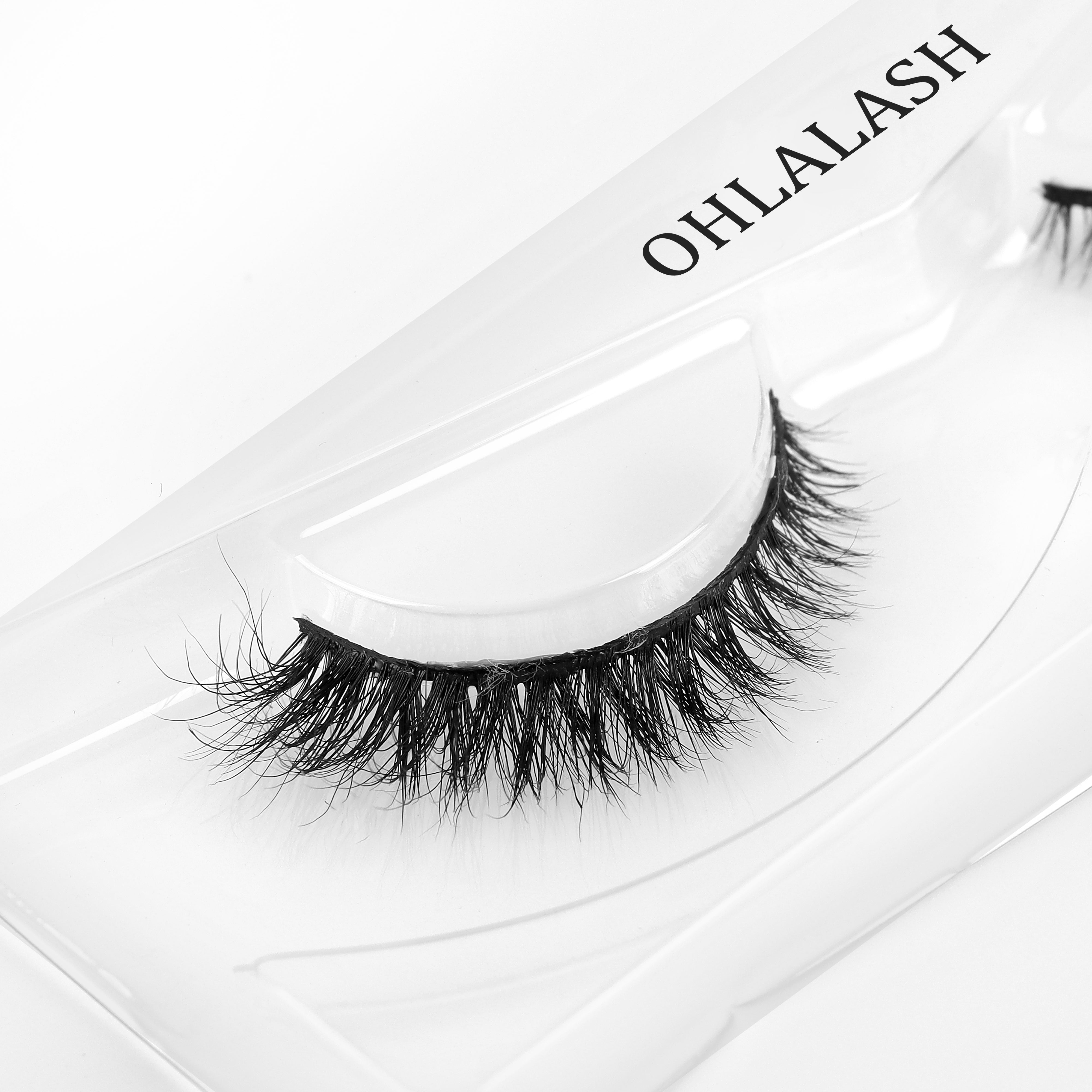 NATURAL LUXE EYELASHES