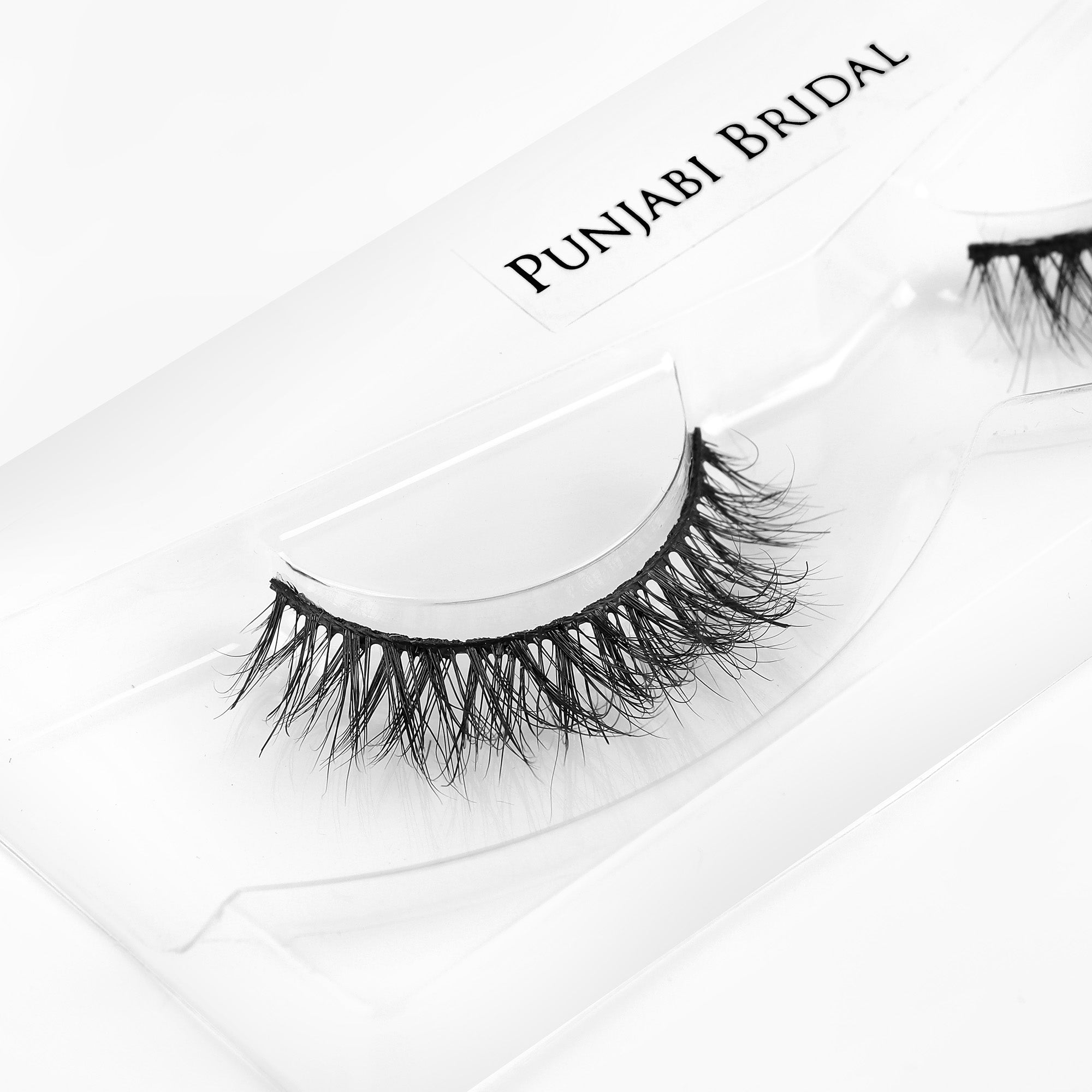 NATURAL LUXE EYELASHES