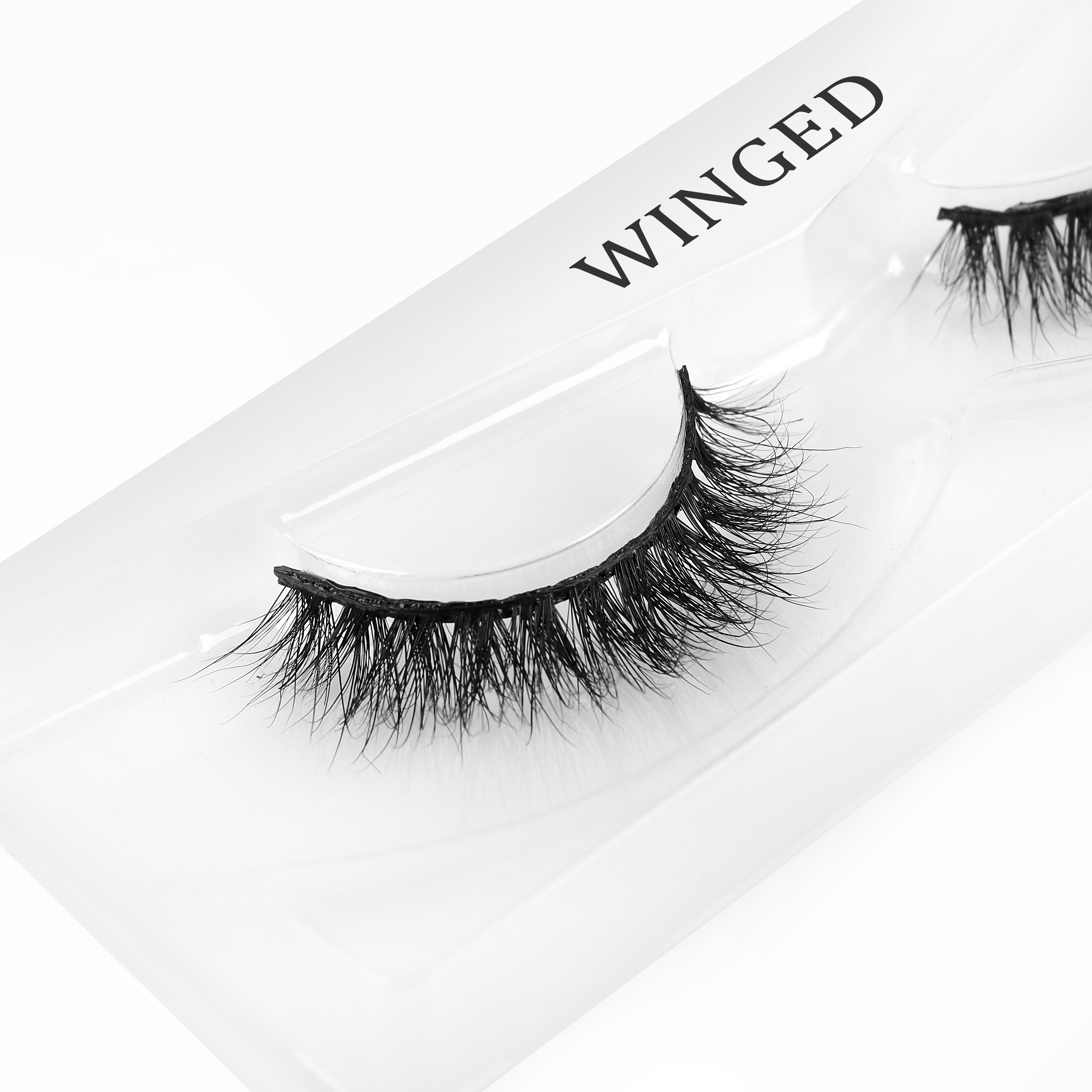 NATURAL LUXE EYELASHES