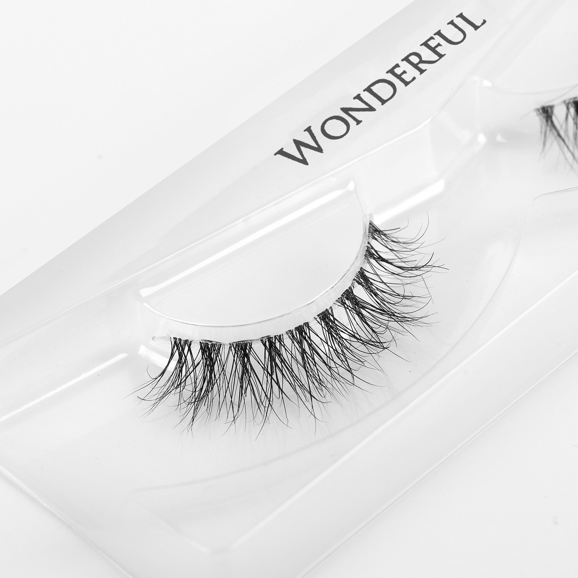 NATURAL LUXE EYELASHES